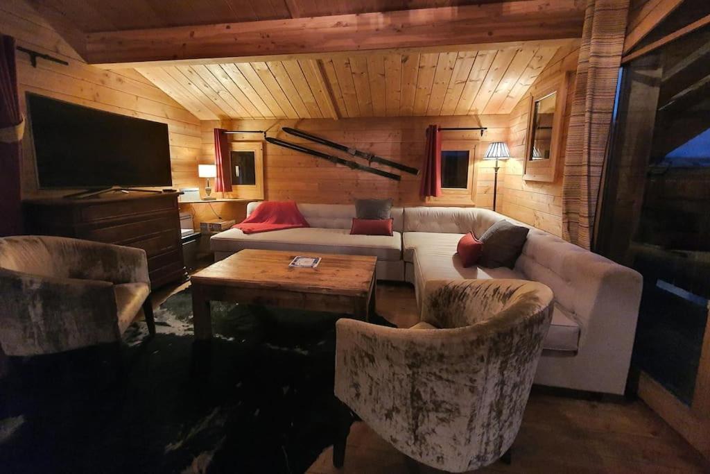 Cosy 4 Bedroom Chalet With Hot Tub Saint-Marcel  Екстер'єр фото