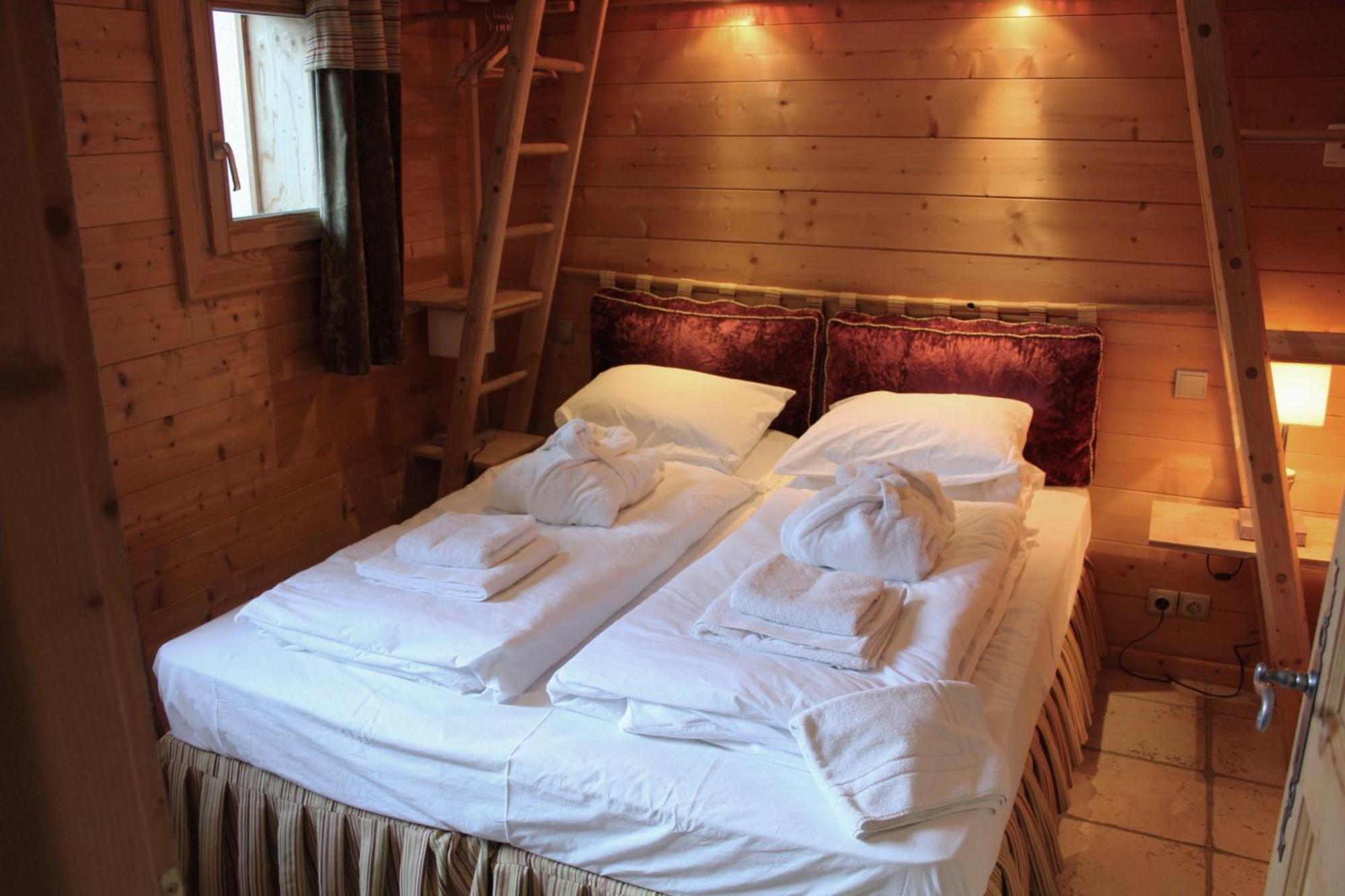Cosy 4 Bedroom Chalet With Hot Tub Saint-Marcel  Екстер'єр фото