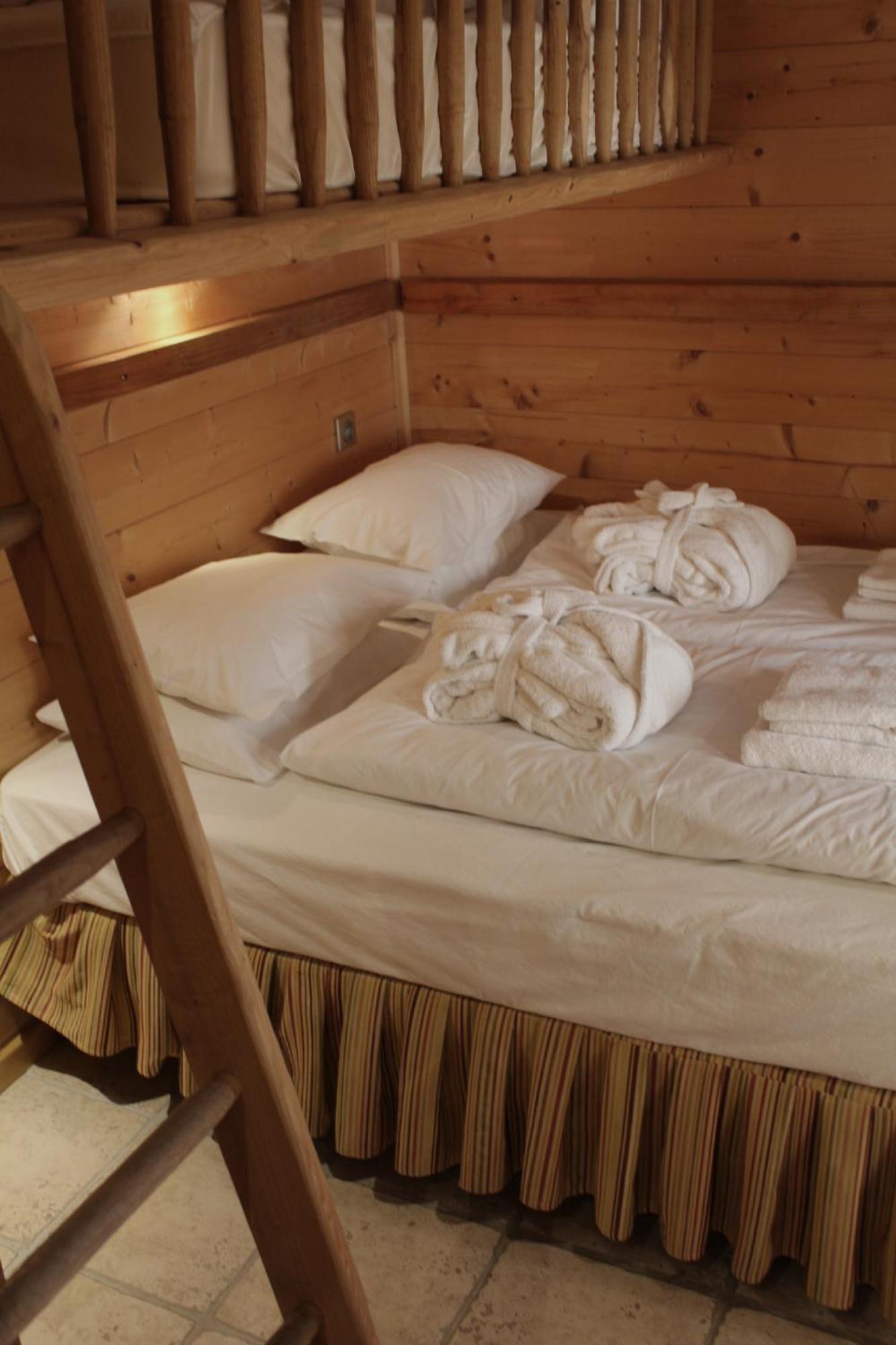 Cosy 4 Bedroom Chalet With Hot Tub Saint-Marcel  Екстер'єр фото
