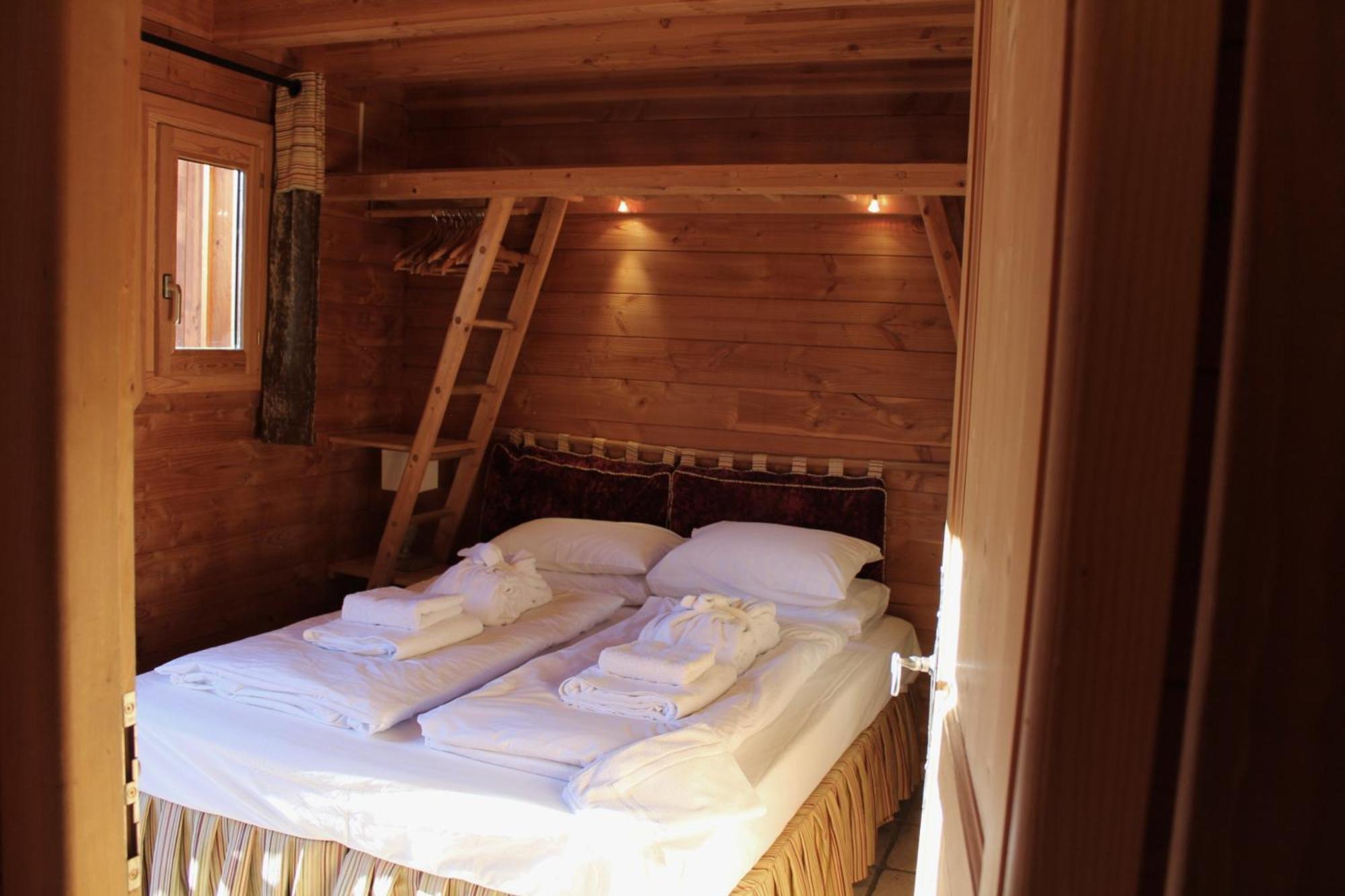 Cosy 4 Bedroom Chalet With Hot Tub Saint-Marcel  Екстер'єр фото